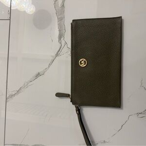 MICHAEL KORS Wristlet Military Green